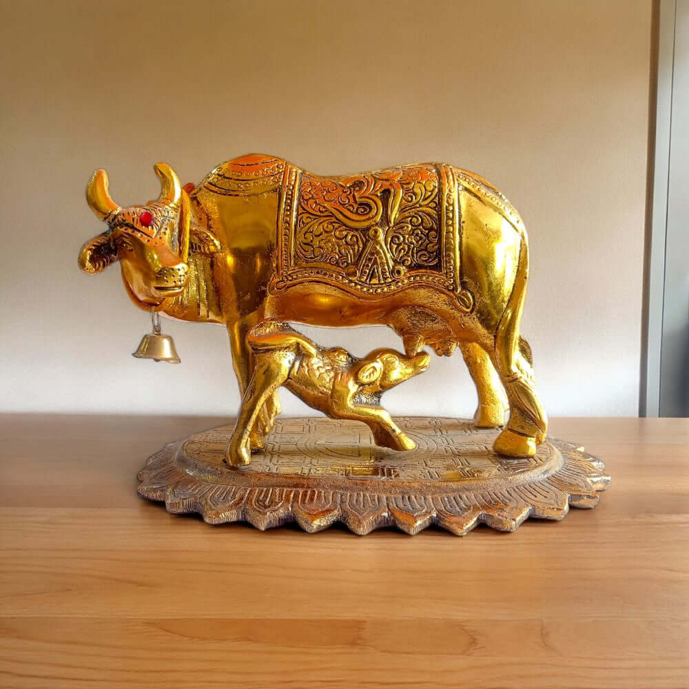 ROYALSTUFFS Kamdhenu Collections Aluminum Cow and Calf Statue Showpiece