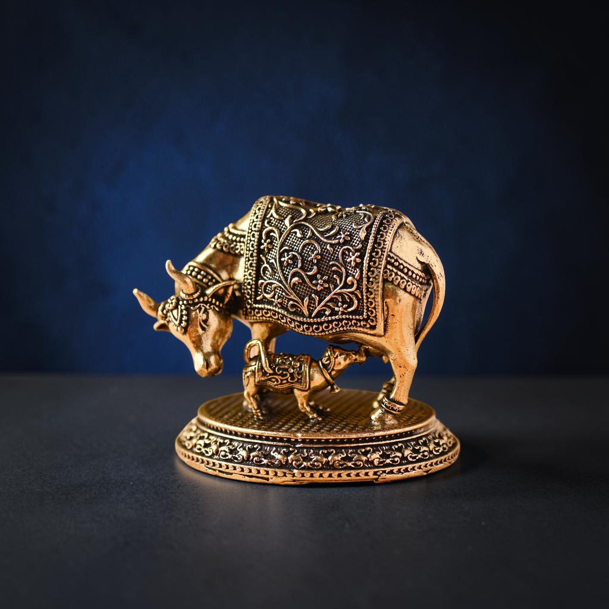 Brass Silver Plated Kamdhenu Cow with Calf Idol (2 Inch) | RoyalStuffs - Royalstuffs.com