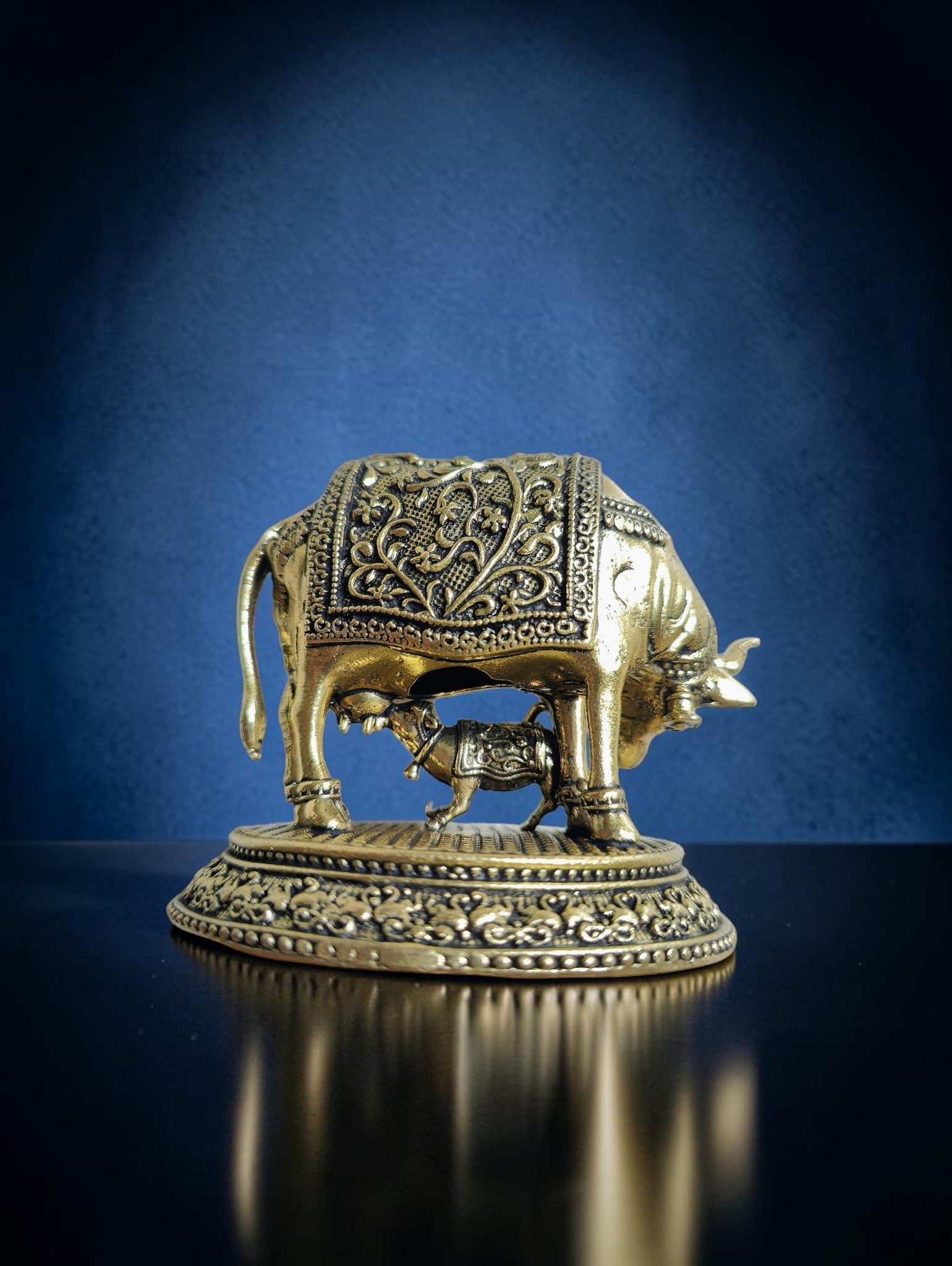 Brass Silver Plated Kamdhenu Cow with Calf Idol (2 Inch) | RoyalStuffs - Royalstuffs.com