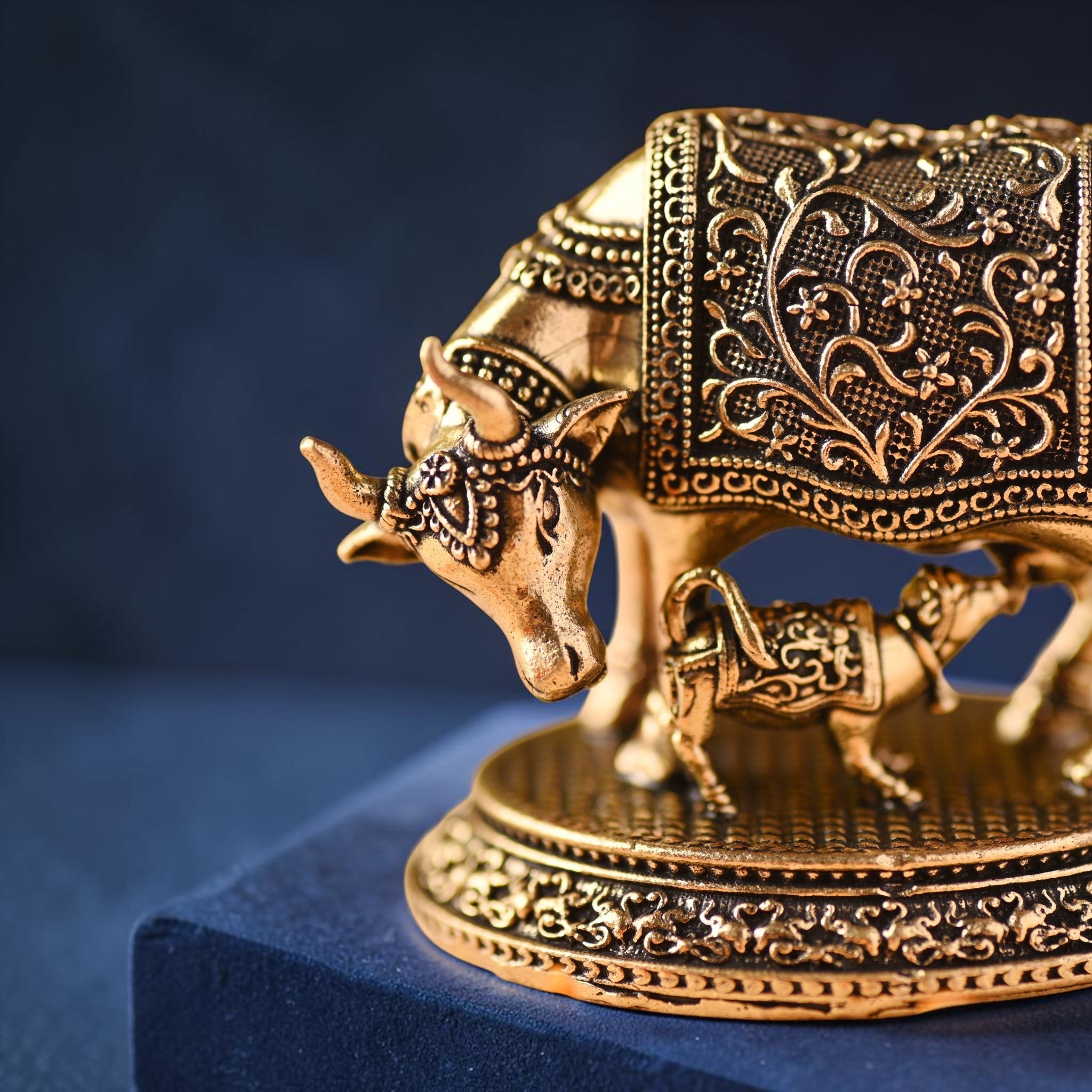 Brass Silver Plated Kamdhenu Cow with Calf Idol (2 Inch) | RoyalStuffs - Royalstuffs.com