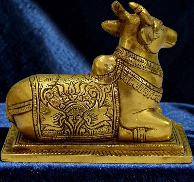100% Pure Brass Sitting Nandi Cow Statue for Religious Home Puja Décor Showpiece Gift Nandi Cow and Calf Brass Statue/Idol/Showpiece/Decorative Diwali Gift Kamdhenu,Weight:1000 Gram,Length:4.5 Inch