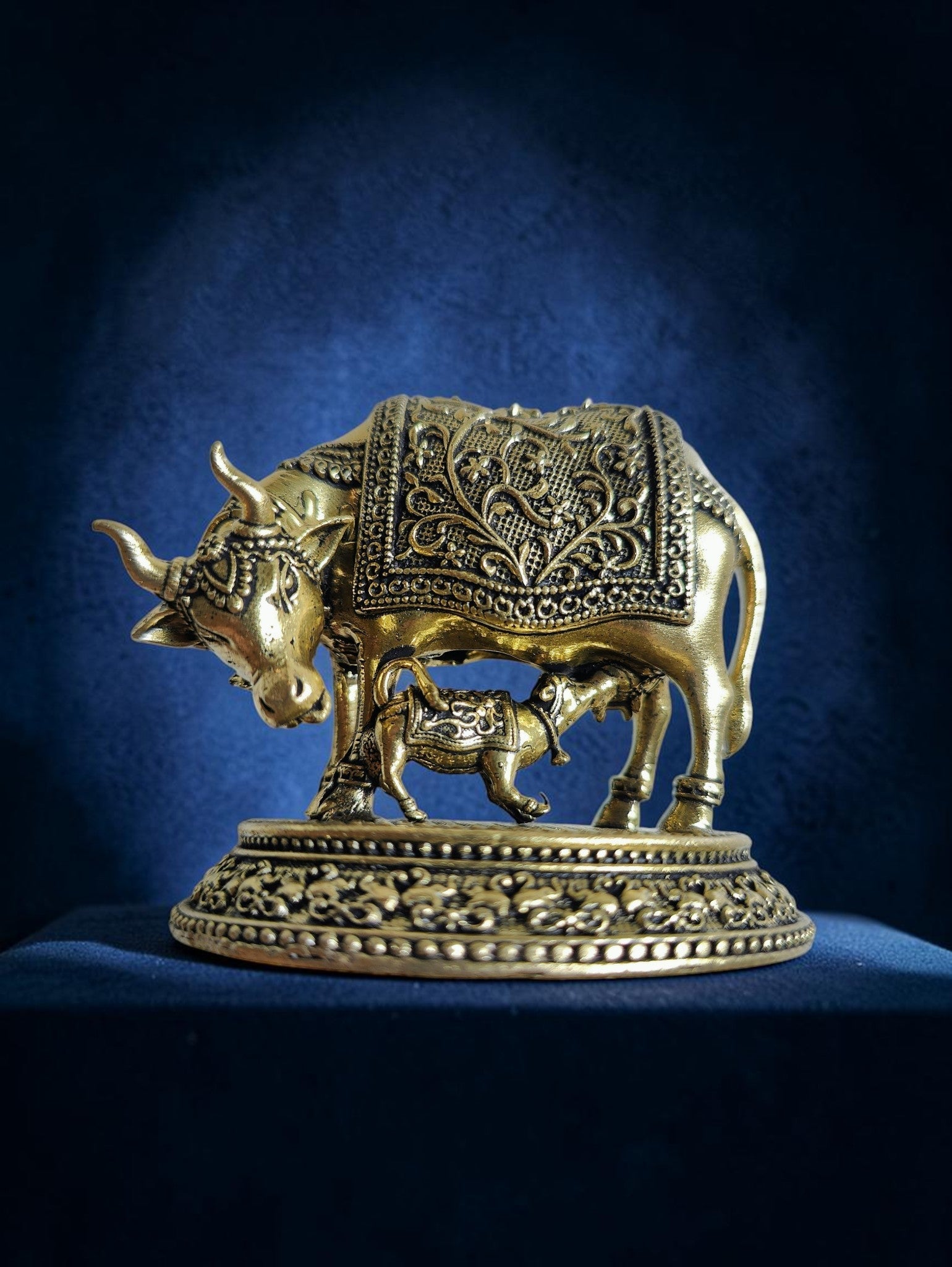 Brass Silver Plated Kamdhenu Cow with Calf Idol (2 Inch) | RoyalStuffs - Royalstuffs.com