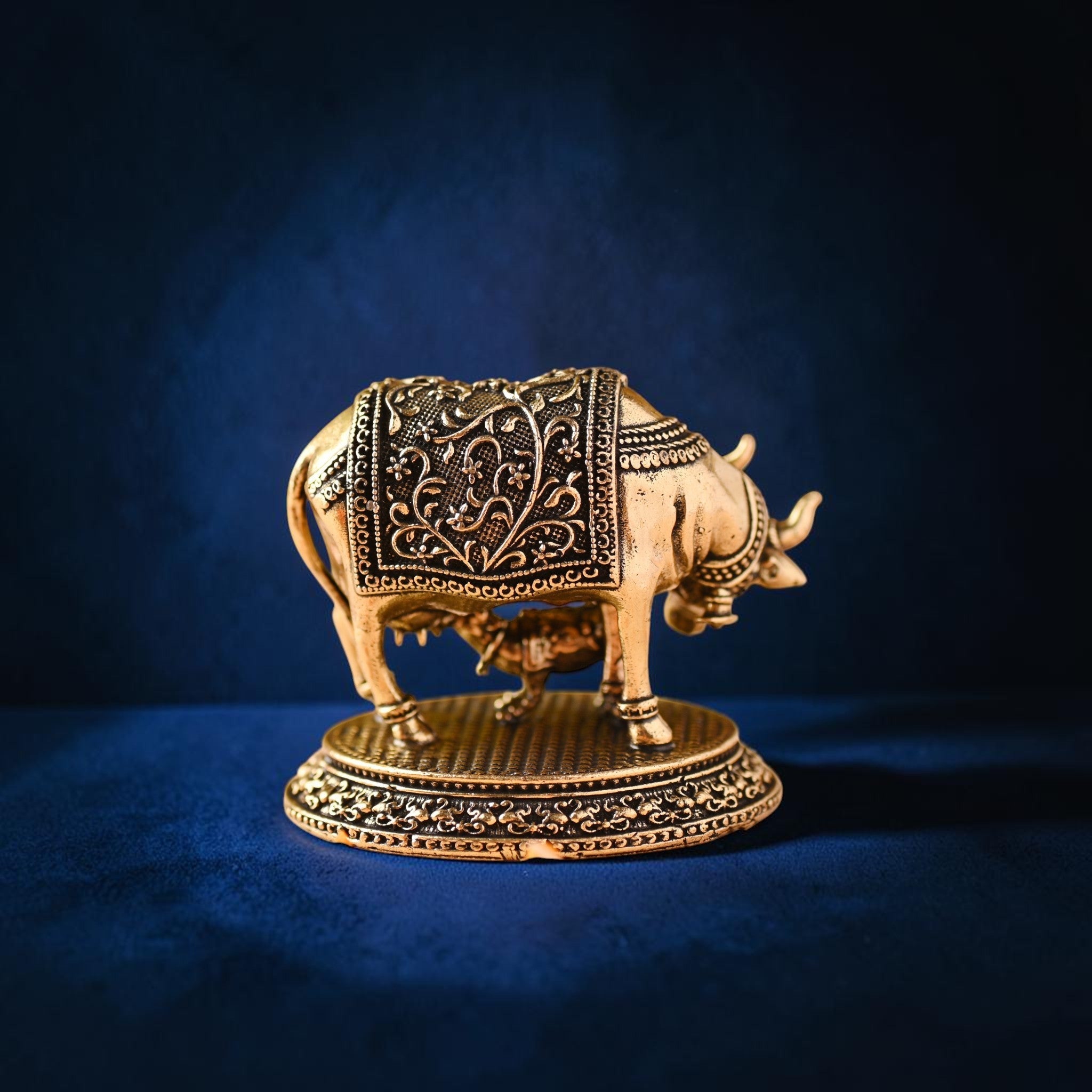 Brass Silver Plated Kamdhenu Cow with Calf Idol (2 Inch) | RoyalStuffs - Royalstuffs.com