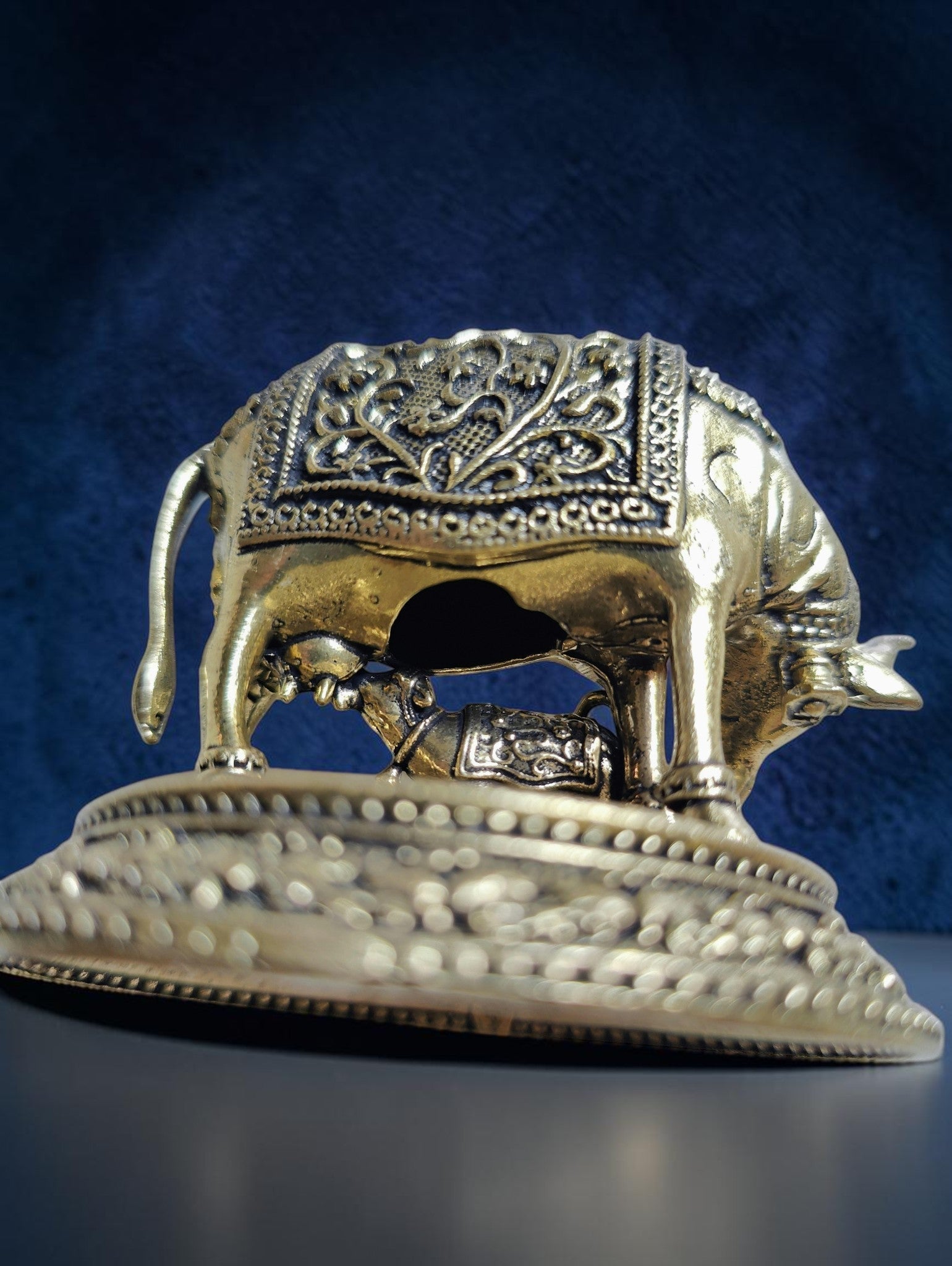 Brass Silver Plated Kamdhenu Cow with Calf Idol (2 Inch) | RoyalStuffs - Royalstuffs.com