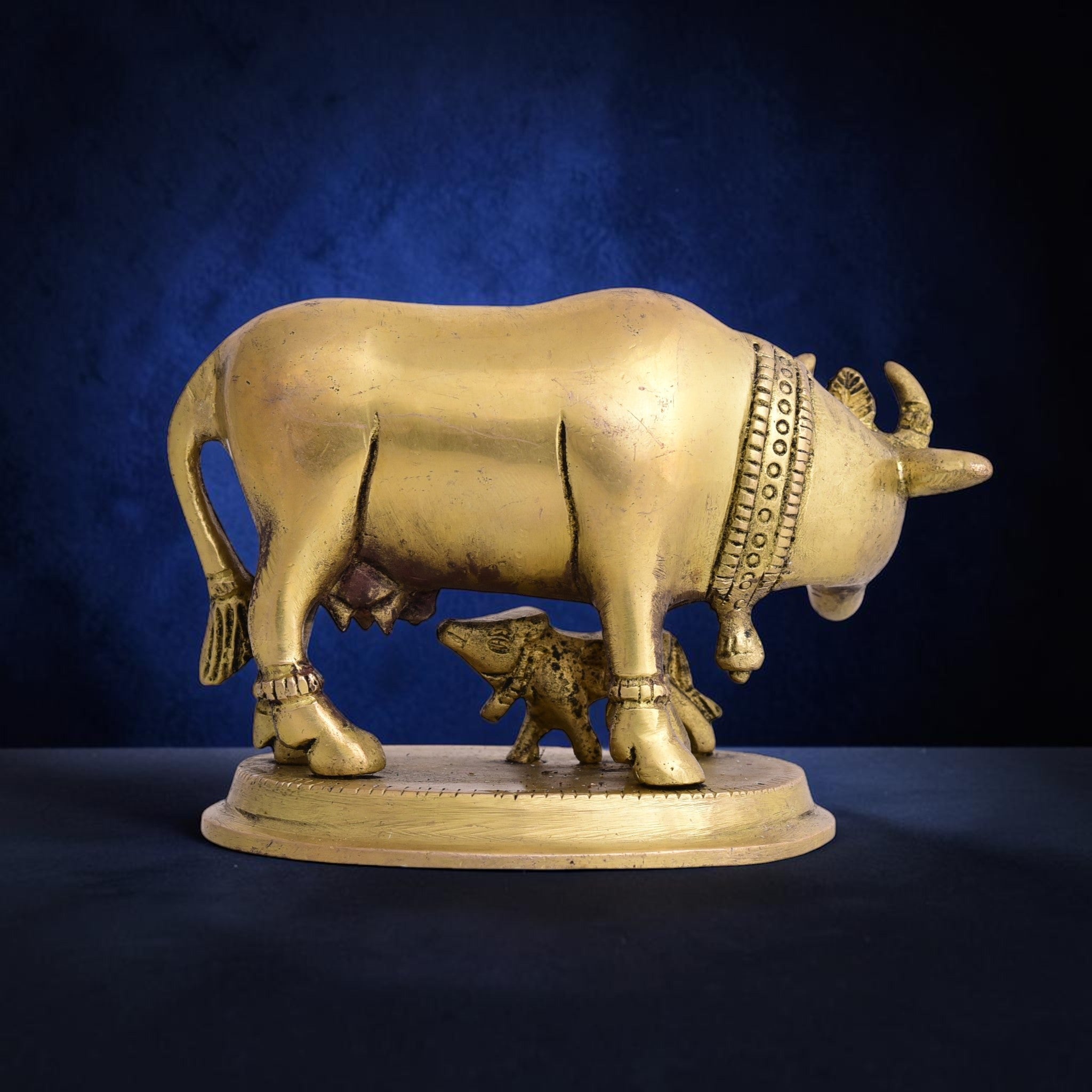 Handcrafted Brass Kamdhenu Cow with Calf Idol (3.5 Inch) | RoyalStuffs - Royalstuffs.com