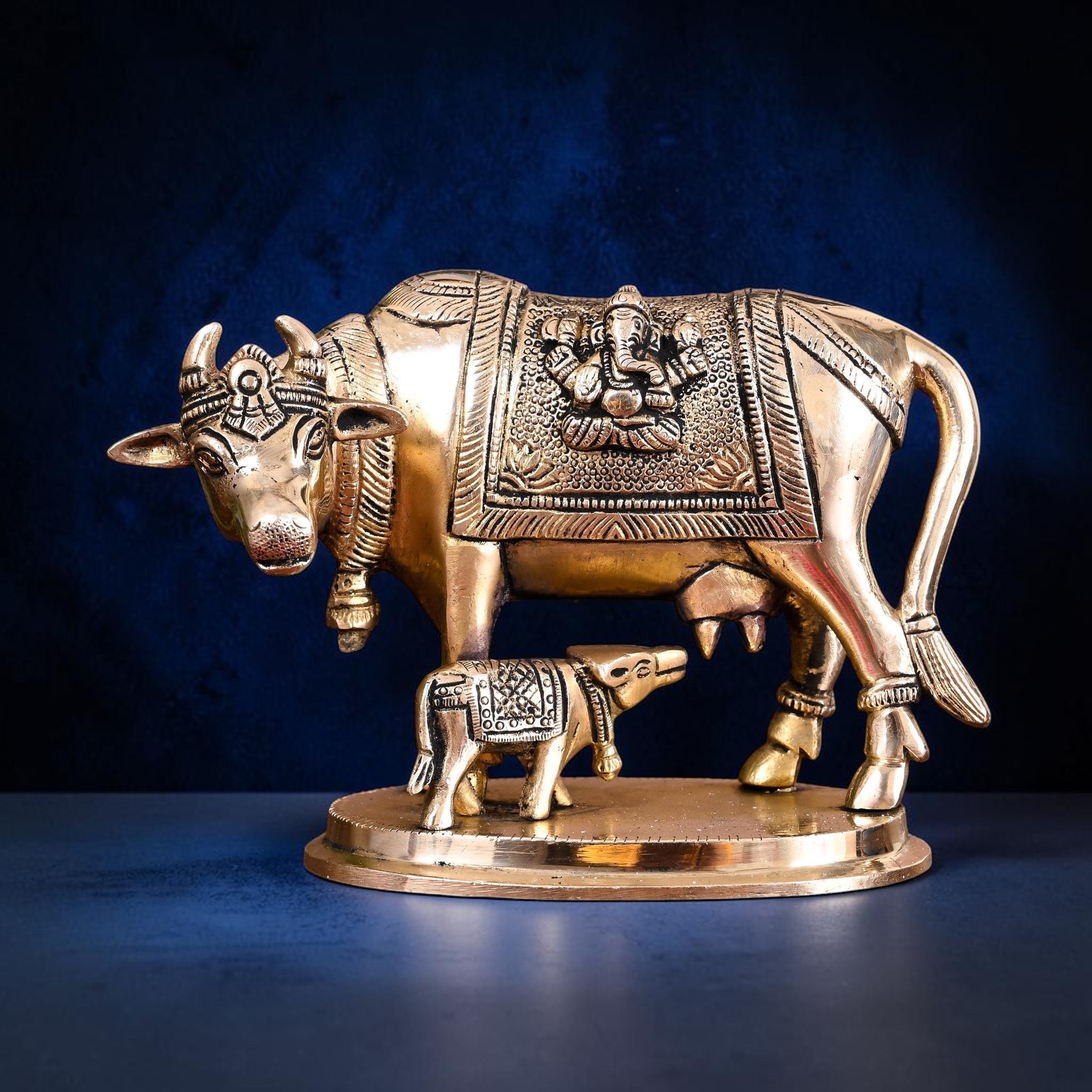 Handcrafted Brass Kamdhenu Cow with Calf Idol (4.5 Inch) | RoyalStuffs - Royalstuffs.com