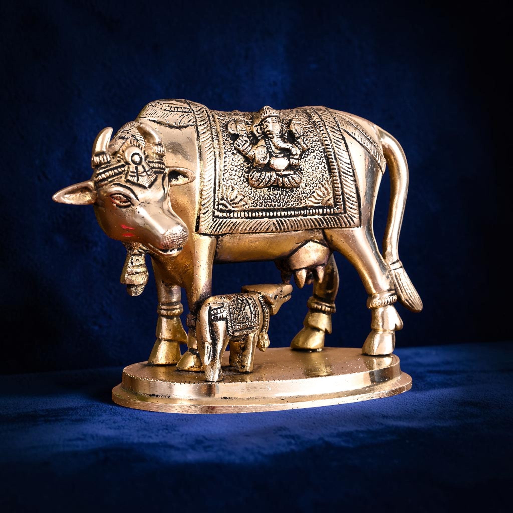 Handcrafted Brass Kamdhenu Cow with Calf Idol (4.5 Inch) | RoyalStuffs - Royalstuffs.com