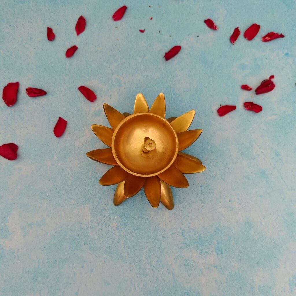 Lotus Shape Diya 1 kg weight for Pooja room and Decor - Royalstuffs.com